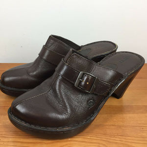 BORN Brown Leather 9 Clogs Mules Excellent Heel